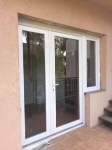 braun_arnyekolastechnika_bejarati_ajto_udvar